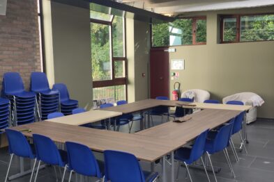 Disposition "Tables" de l'espace Jean CALVIN mis à disposition à Sèvres